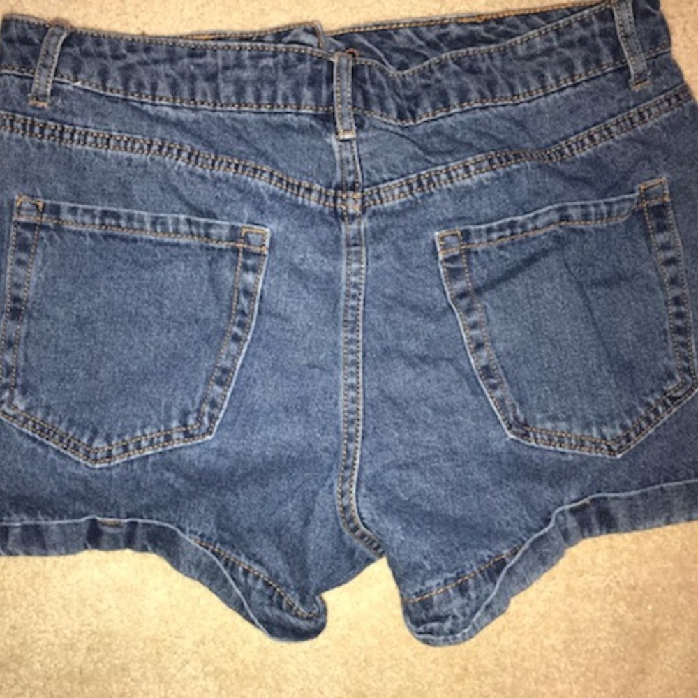 shorts - Picture 2 of 3